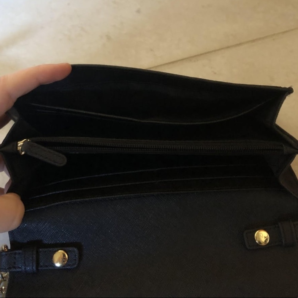 Michael Kors Crossbody Wallet on Chain - Picture 5 of 5